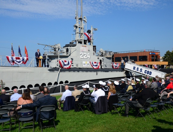 181008-N-VJ282-280 
CLEVELAND (Oct. 8, 2018) Under Secretary of the Navy Thomas B. Modly announces the naming of the future littoral combat ship USS Cleveland on behalf of Secretary of the Navy Richard V. Spencer. The announcement was held at the USS Cod submarine in Clevelands downtown area. The Secretary of the Navy is the sole entity with authority to approve the naming of new ships. (U.S. Navy photo by Chief Mass Communication Specialist Brian Dietrick/Released)